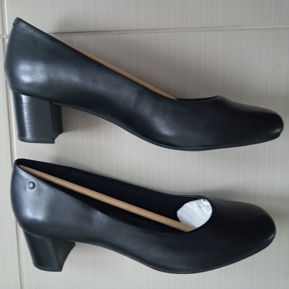 Rockport Mary Jane Pumps - Picture 4 of 7